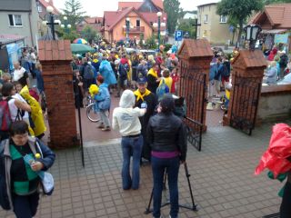 Ze względu na jubileuszowy charakter oraz celu pielgrzymki nie mogło oczywiście zabraknąć TV, które chciały zrobić wywiad z ks. kierownikiem